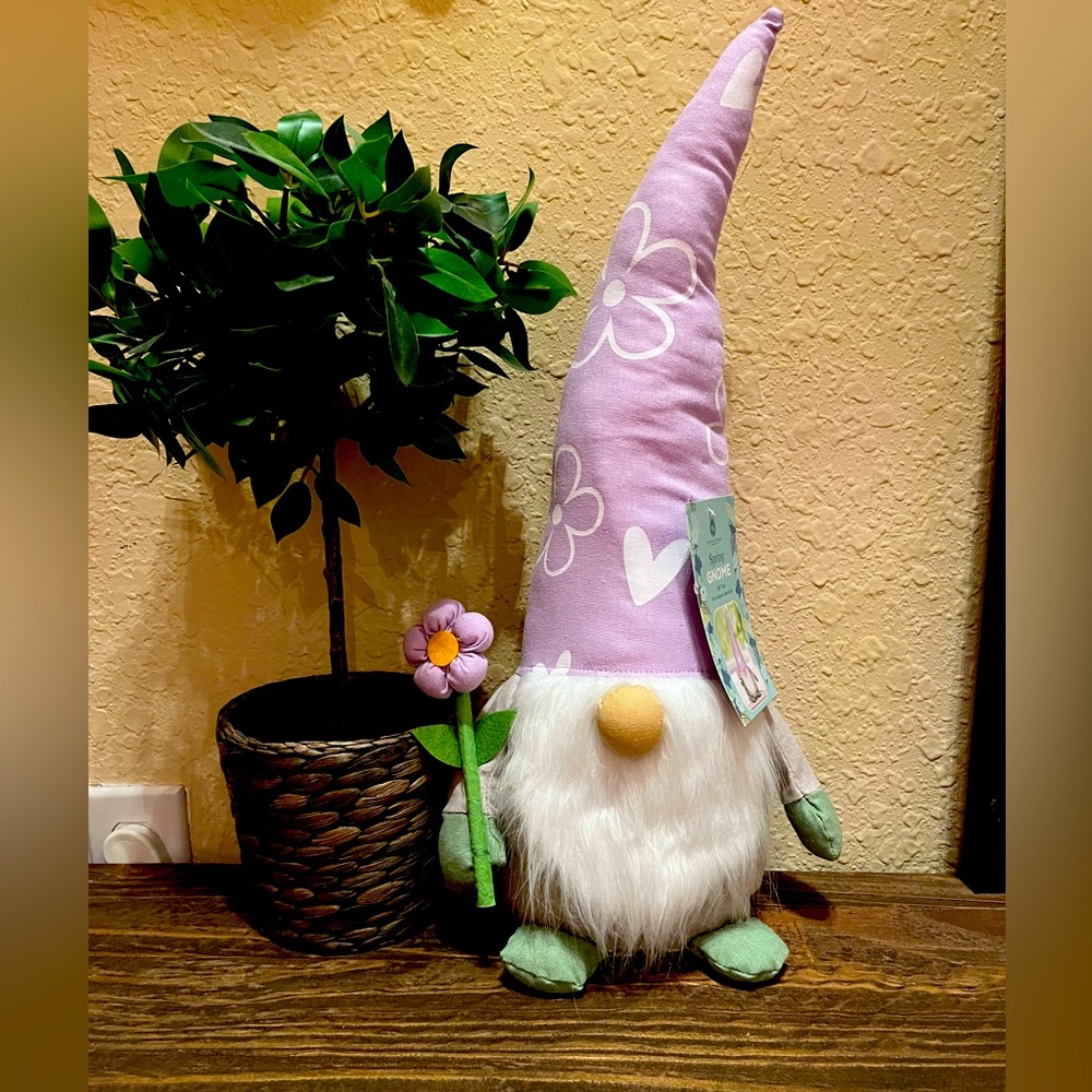 New Spring Gnome 20 inches with weight at the bottom